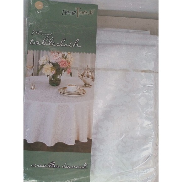 Home Trends Table Cloth 70” Versaillas Damask White - Picture 1 of 4